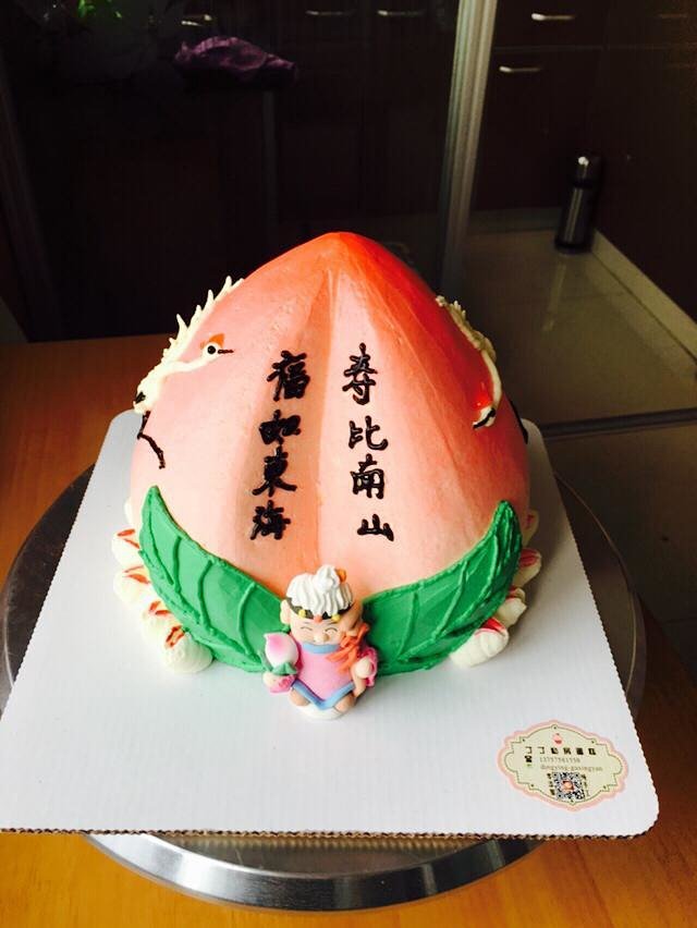 立体寿桃蛋糕