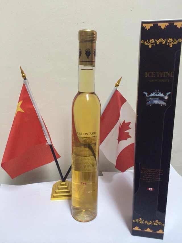 加拿大白冰酒. 葡萄品种:100%维达(vidal) 酒精度:11.