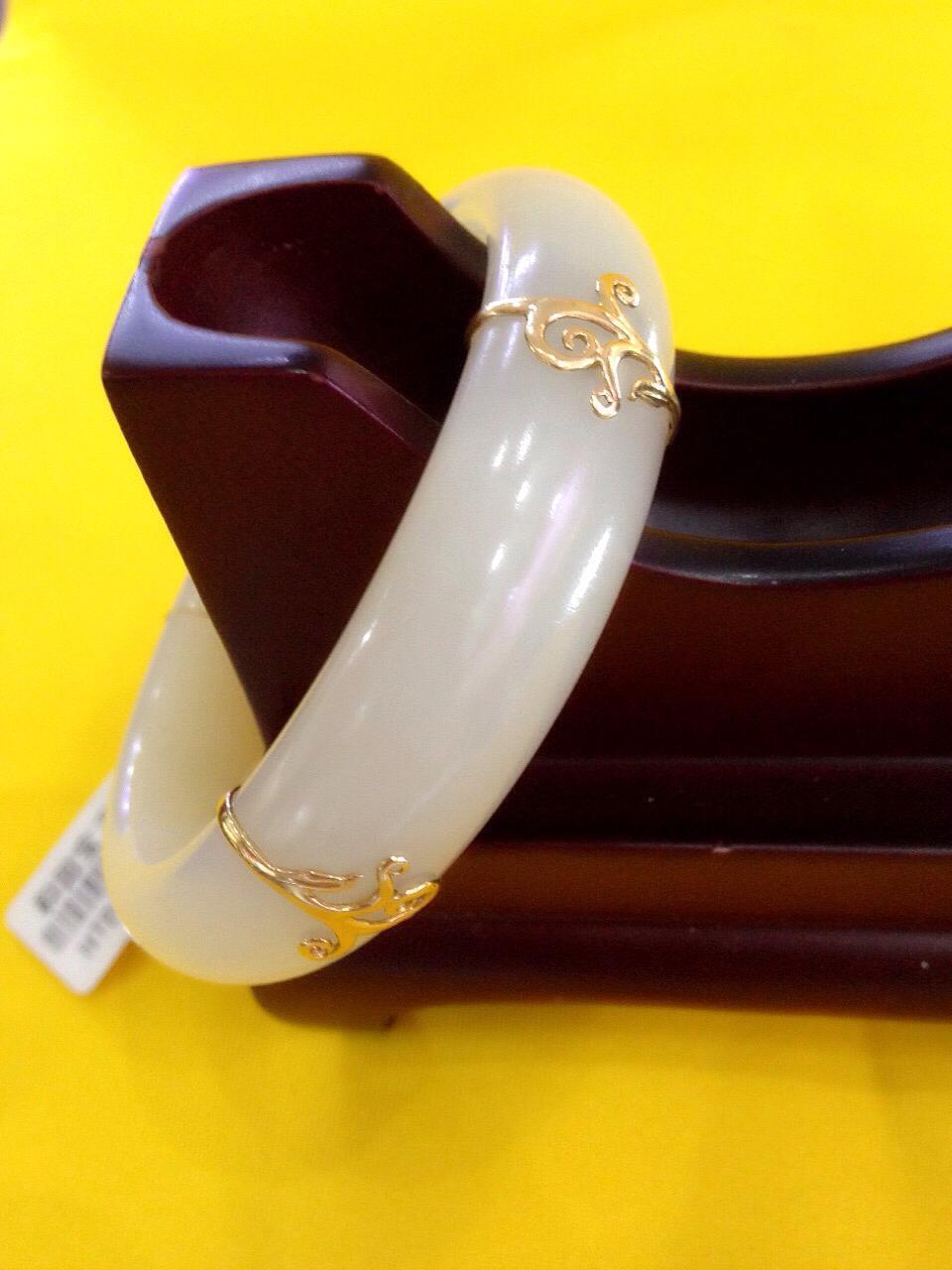 正宗和田白玉金镶玉手镯,18k黄金,内径;5.7cm