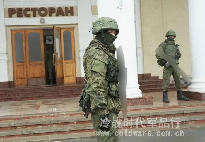 俄罗斯军服 俄军新款floraemr数码迷彩 冲锋衣式连帽