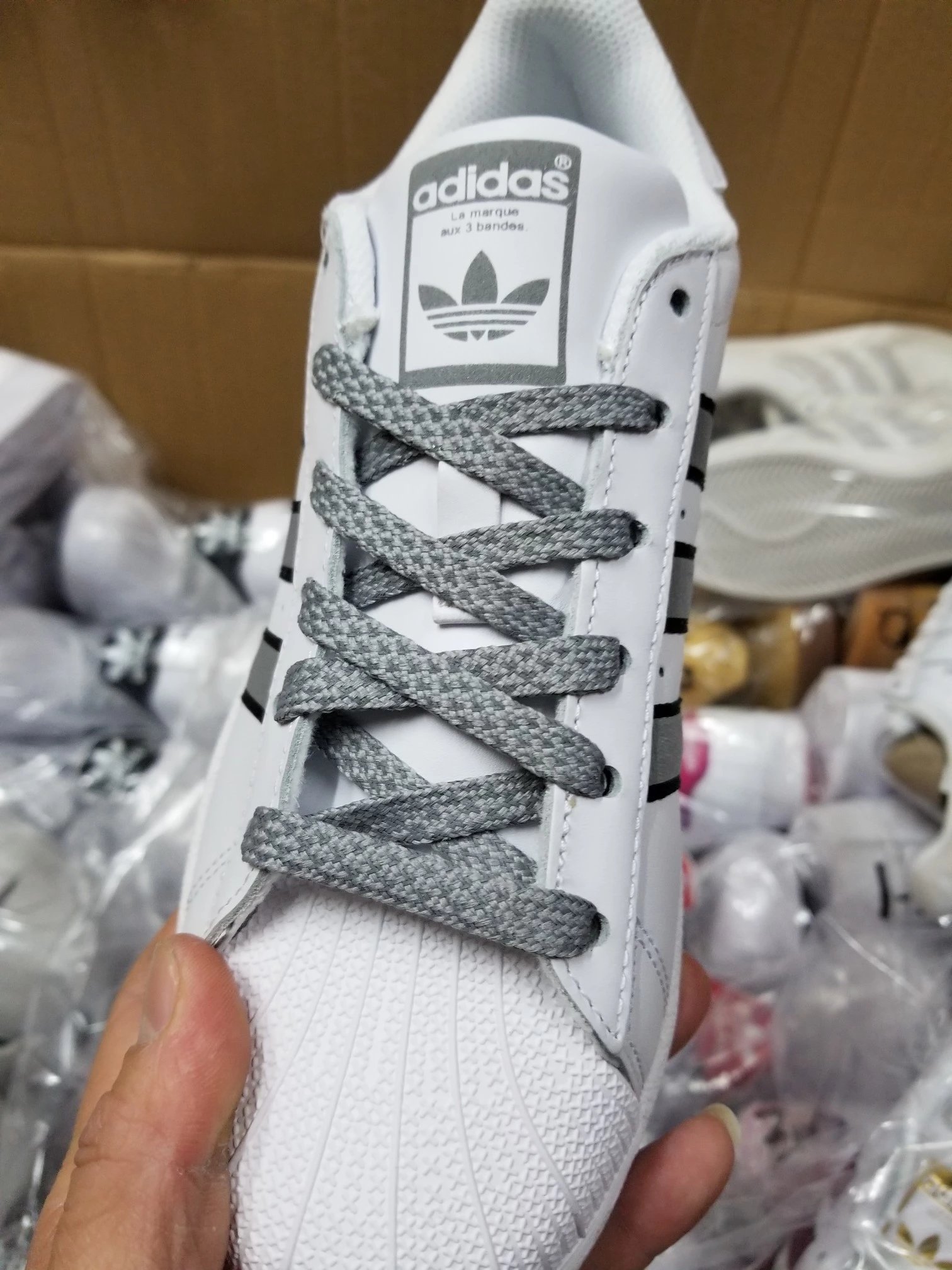 adidas三叶草superstar头层皮低帮防水防尘 金标贝壳头男女板鞋小白鞋