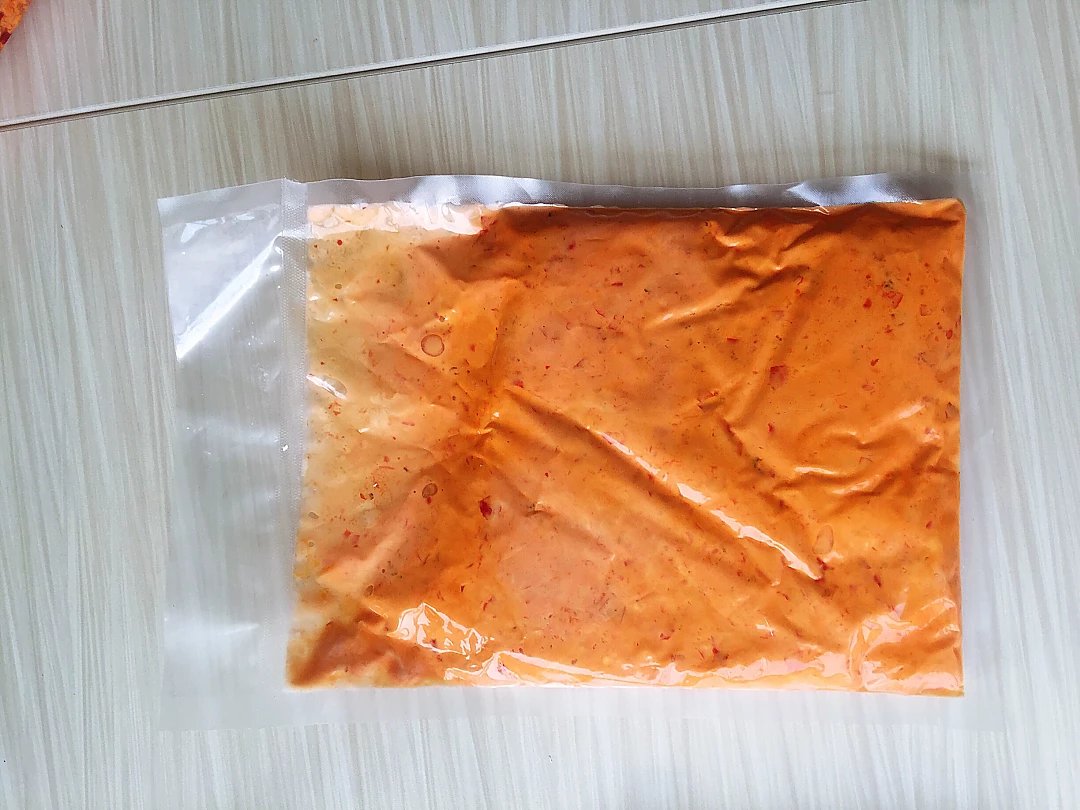 糯米酸:是湘西本地的土菜,用辣椒和糯米粉制成,粗坛密封,自然发酵