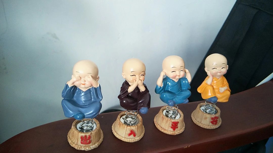 包邮摇头摆件四不小和尚弹簧创意树脂车载摆件套装价