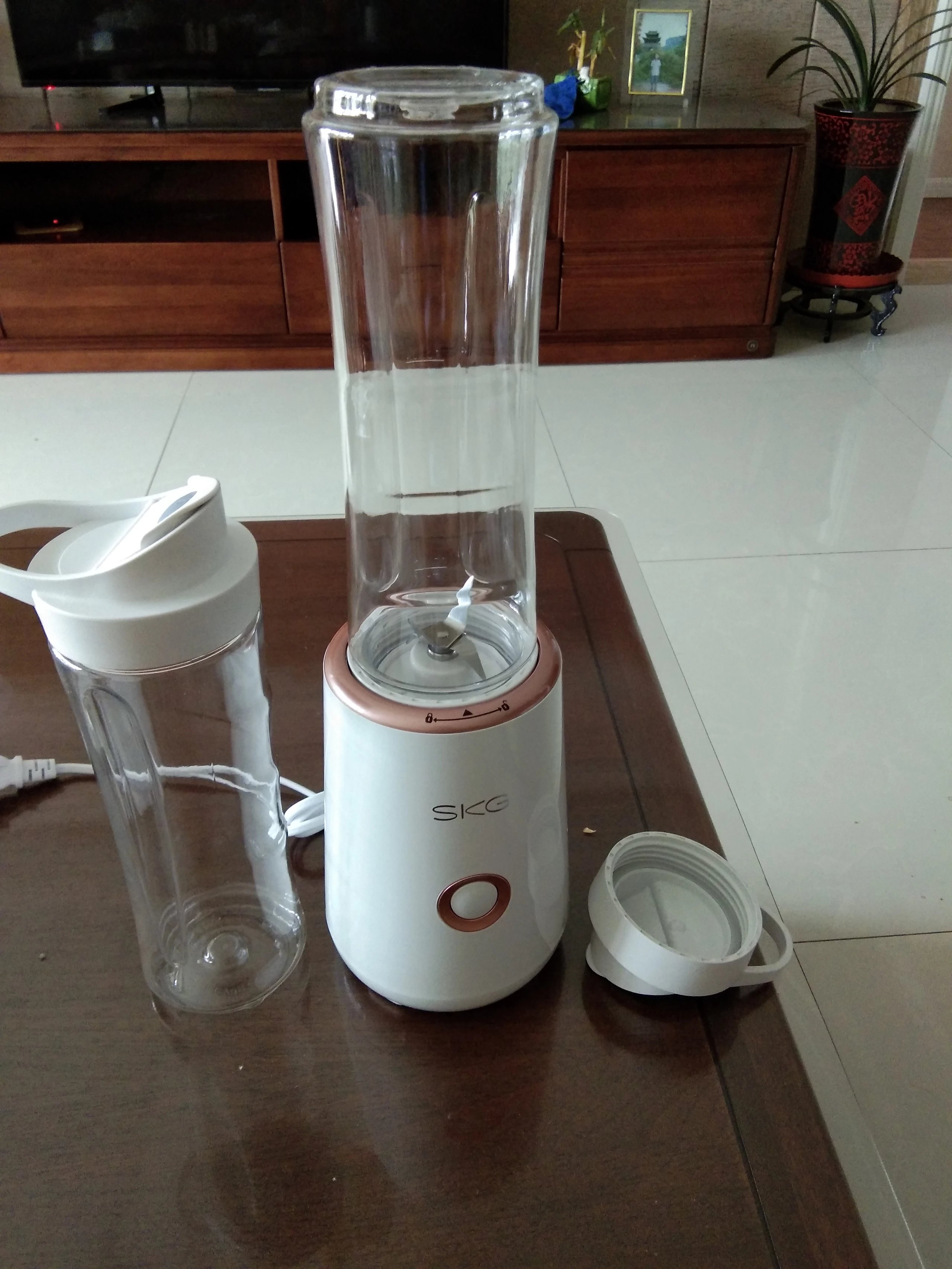 skg 2098榨汁杯电动便携式榨汁机