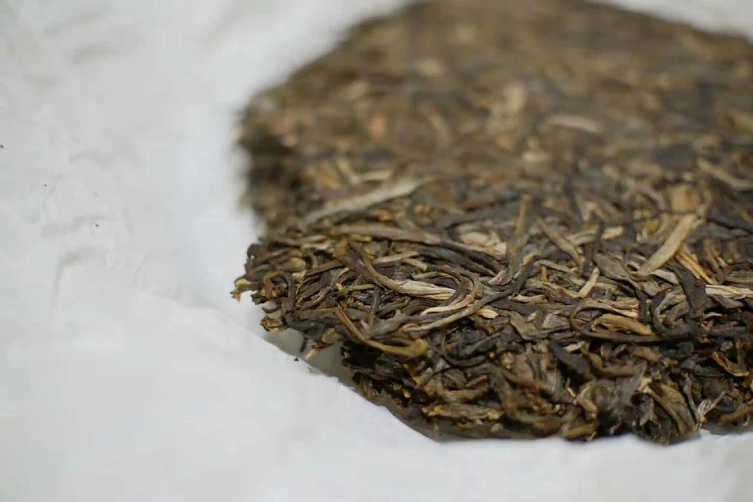老同志2017山韵 第七代普洱茶生茶 勐海临沧古树茶拼配饼茶 700g