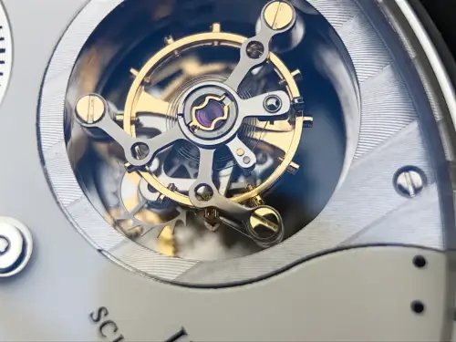 AZ万国真陀飞轮IW504202机械手表，陀飞轮自动机械机芯,44.2毫米,男士
材质：18k镀金
振频：28800每小时振荡次数
宝石数：44个
表径：44.2毫米
表壳厚度：14.2毫米
表镜材质：