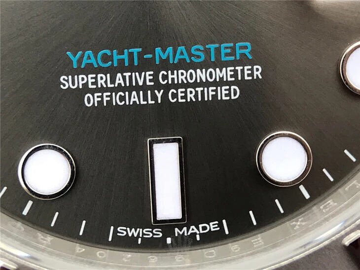 AR劳力士游艇名士型268622
中性款新款手表，瑞士2824自动机械,37毫米中性尺寸，更适合潮流休闲装女士或者精瘦优