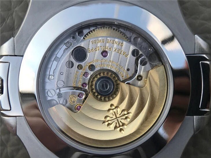 KM厂 百达翡丽运动系列鹦鹉螺月相腕表，40.5毫米直径

进口9015克隆原版Cal.324 S QA LU 24 H自动机械机芯

振频：28800每小时振荡次数

动力储备：45小时

表径：40.5