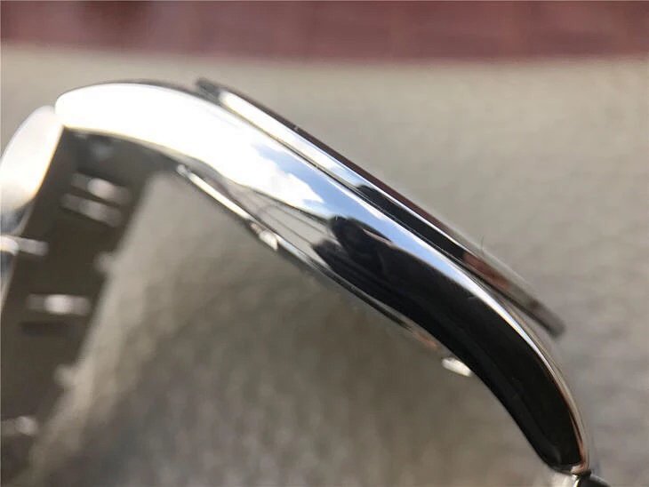LK浪琴制表传统康铂系列男士腕表，浪琴中最大气简约的一个款式，实物赛过图片。直径40毫米，一表一号不重复，和原装一样采用