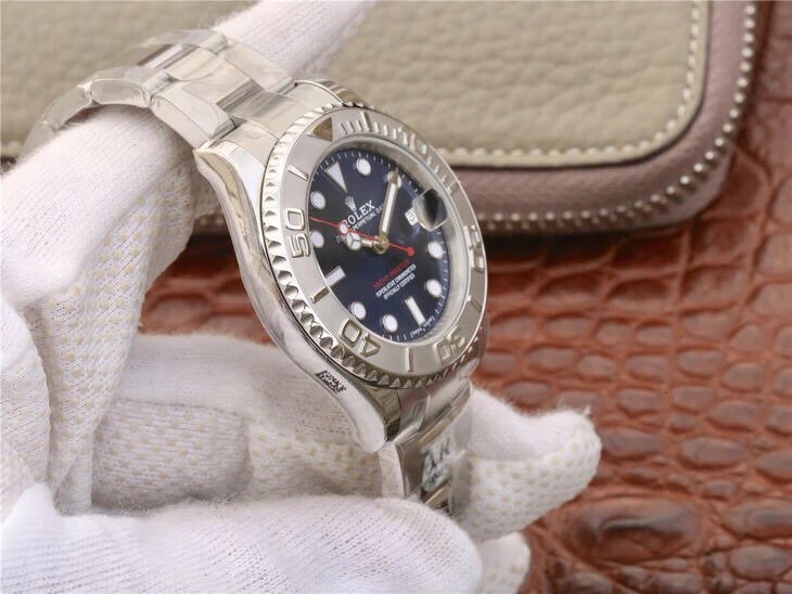 AR劳力士游艇名士型268622
中性款新款手表，瑞士2824自动机械,37毫米中性尺寸，更适合潮流休闲装女士或者精瘦优雅型男士
