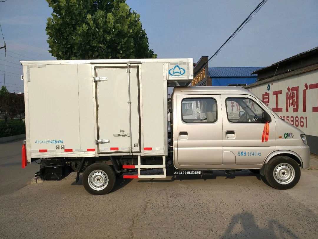 长安新豹迷你双排加长2.6米厢式运输车 2.原厂空调 3.