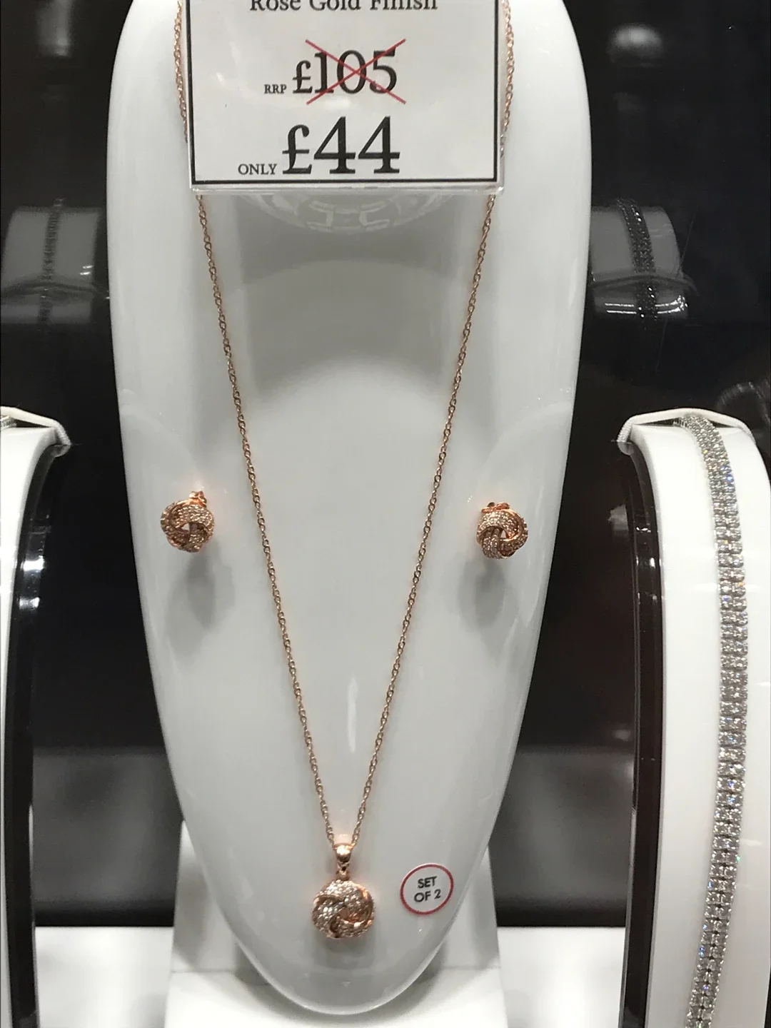 Warren James Swarovski 施华洛世奇水晶耳钉2折起，玫瑰金爱情结