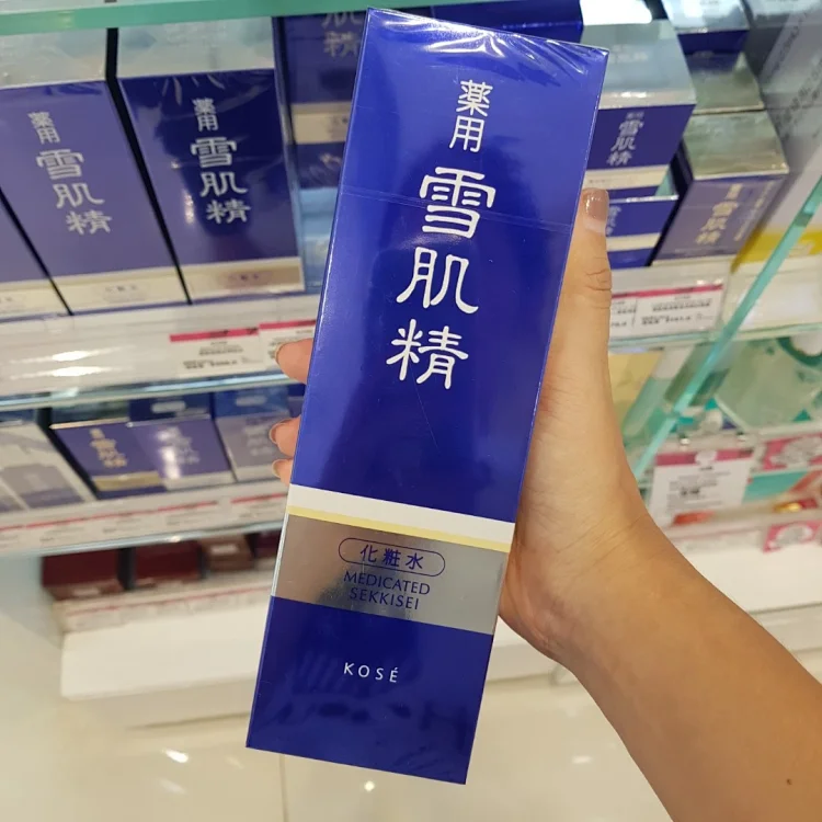 雪肌精药用美白爽肤水360ml 有助剔透细致肌理 水润透明感 是缔造雪白肌肤的美白化妆水配合中日植物保湿精华 薏仁萃取液 雪肌精药用美白爽肤水360ml 有助剔透细致肌理 水润透明感 是缔造雪白肌肤的美白化妆水配合中日植物保湿精华 薏仁萃取液