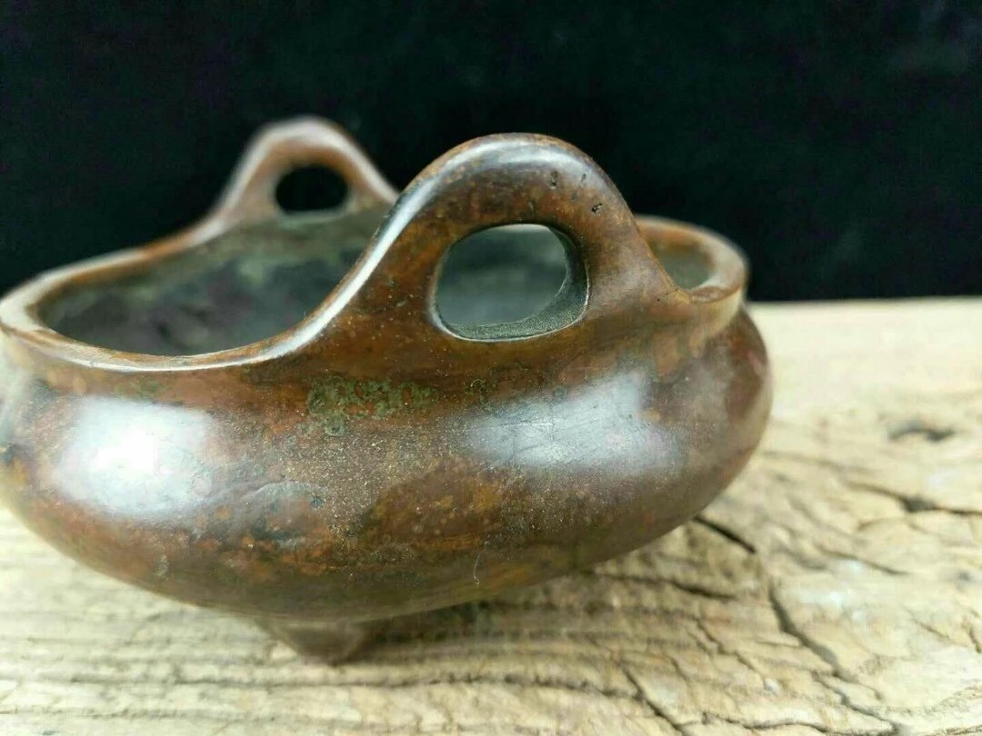 0111-香炉一尊 家藏珍宝底款老香炉,一线货,包老,传世包浆,品相如图.