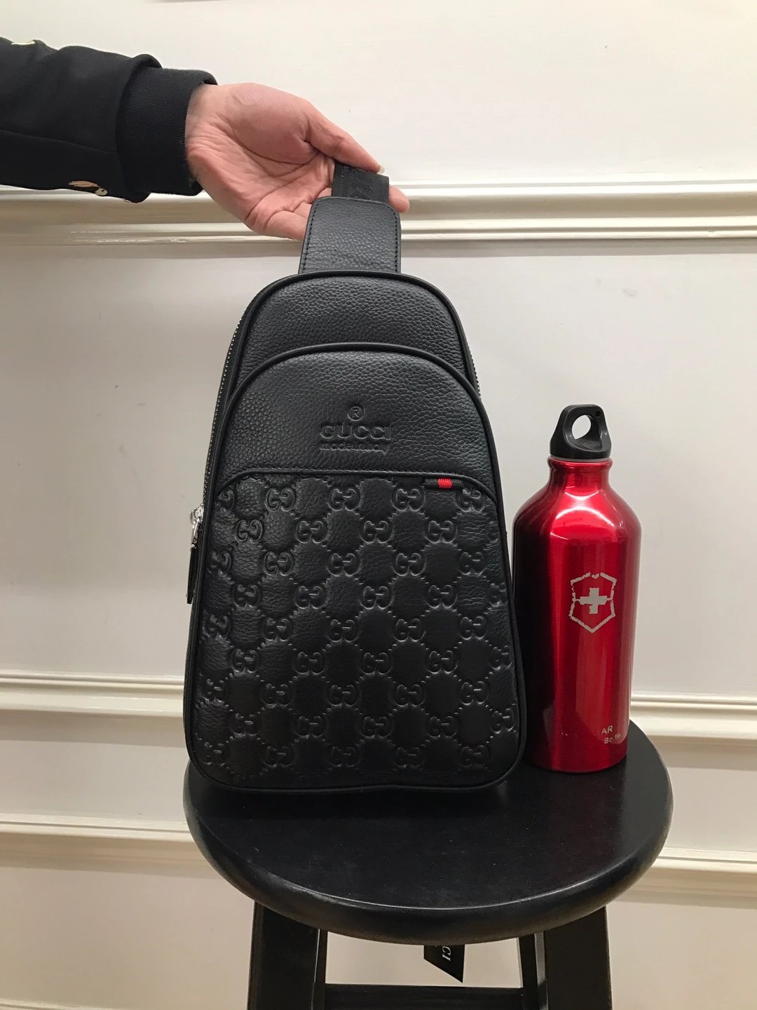 gucci原版皮男士双层胸包实拍原版皮p348,这款胸包真心好看天气转冷