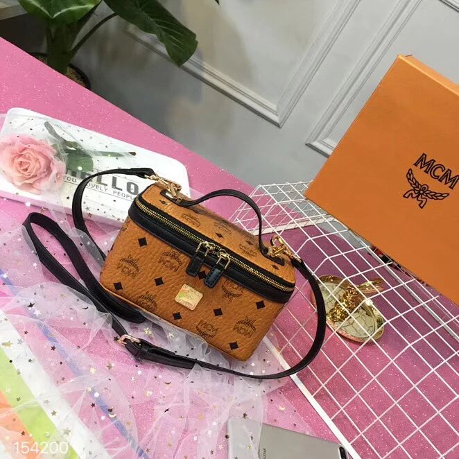 定制?采用原版进口面料制做?注重细节品质?蔡依林同款