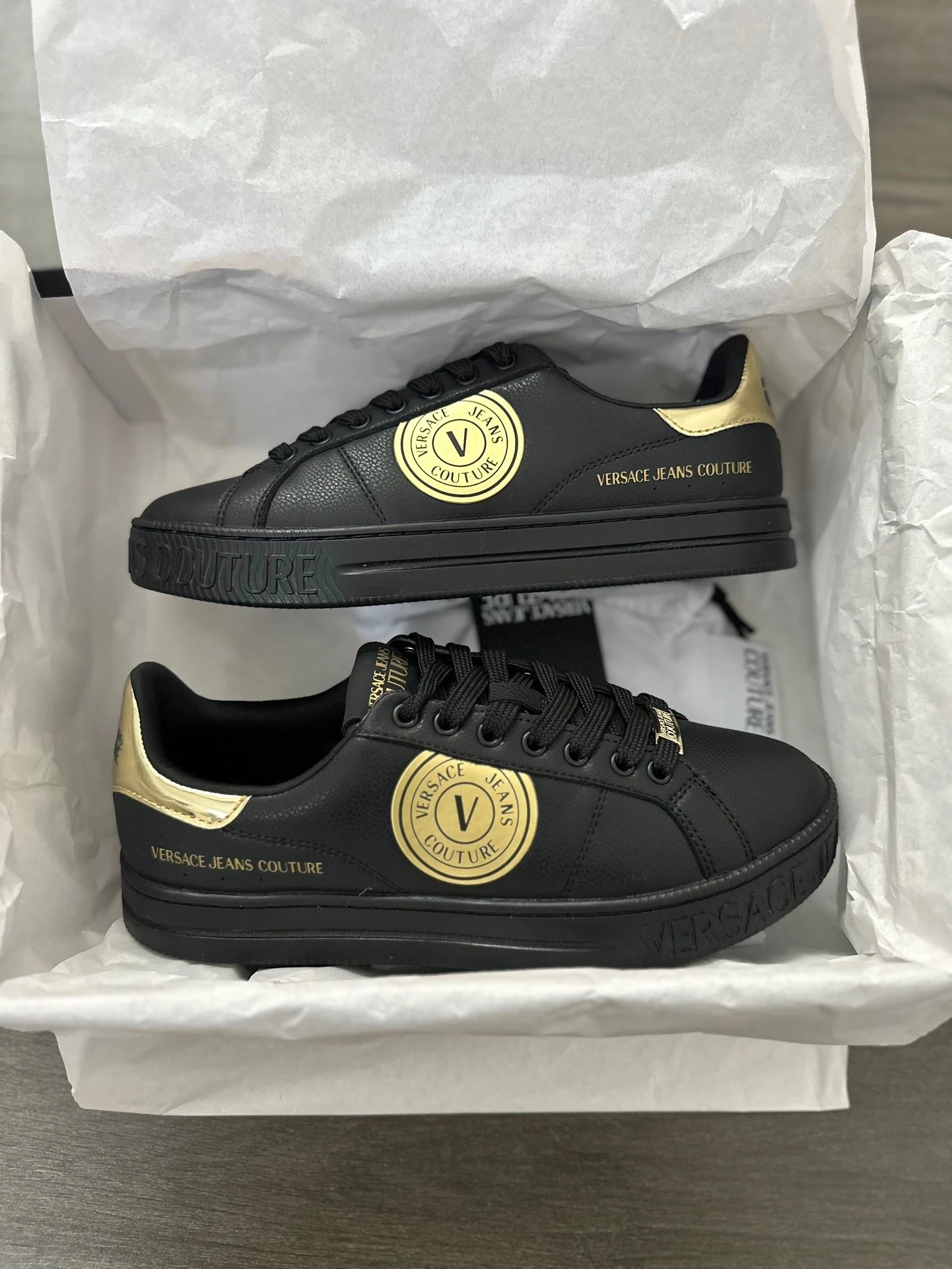 正品范思哲Versace jeans带原盒原标吊牌，防尘袋齐全，41/2, 数量有限，售完无补
