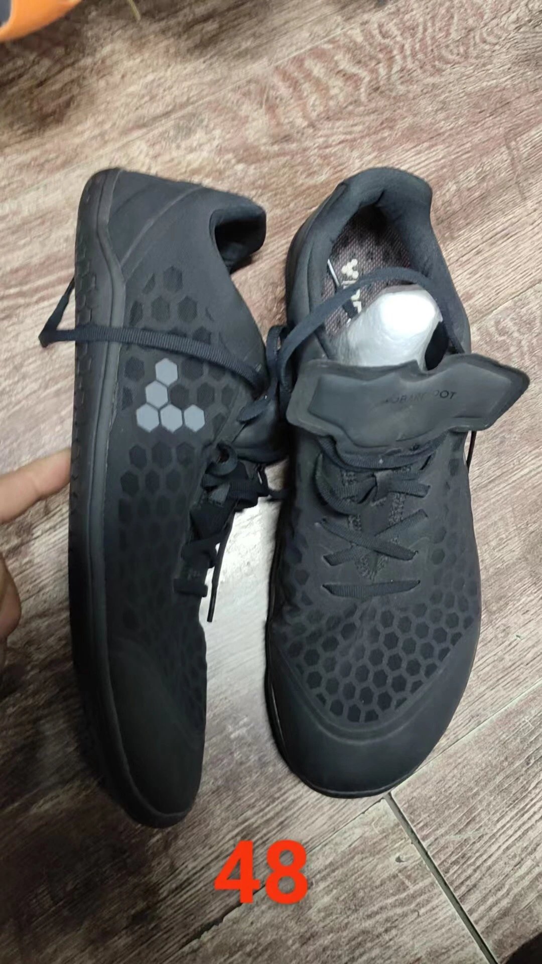 正品一VIVOBAREFOOT 赤足 休闲运动鞋一双 48码 各一双 样品鞋落灰 鞋底有仓库痕迹