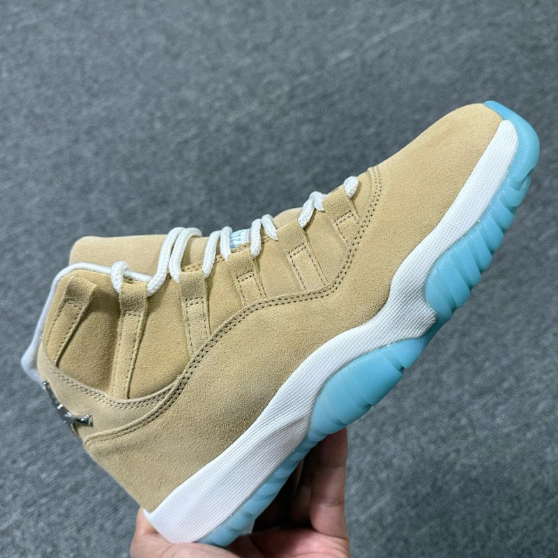 Shoes from 7up