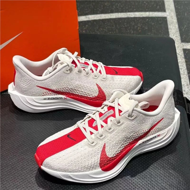飞马zoom plus 跑步鞋（高等级）WhatsApp：85252880960 - 135345