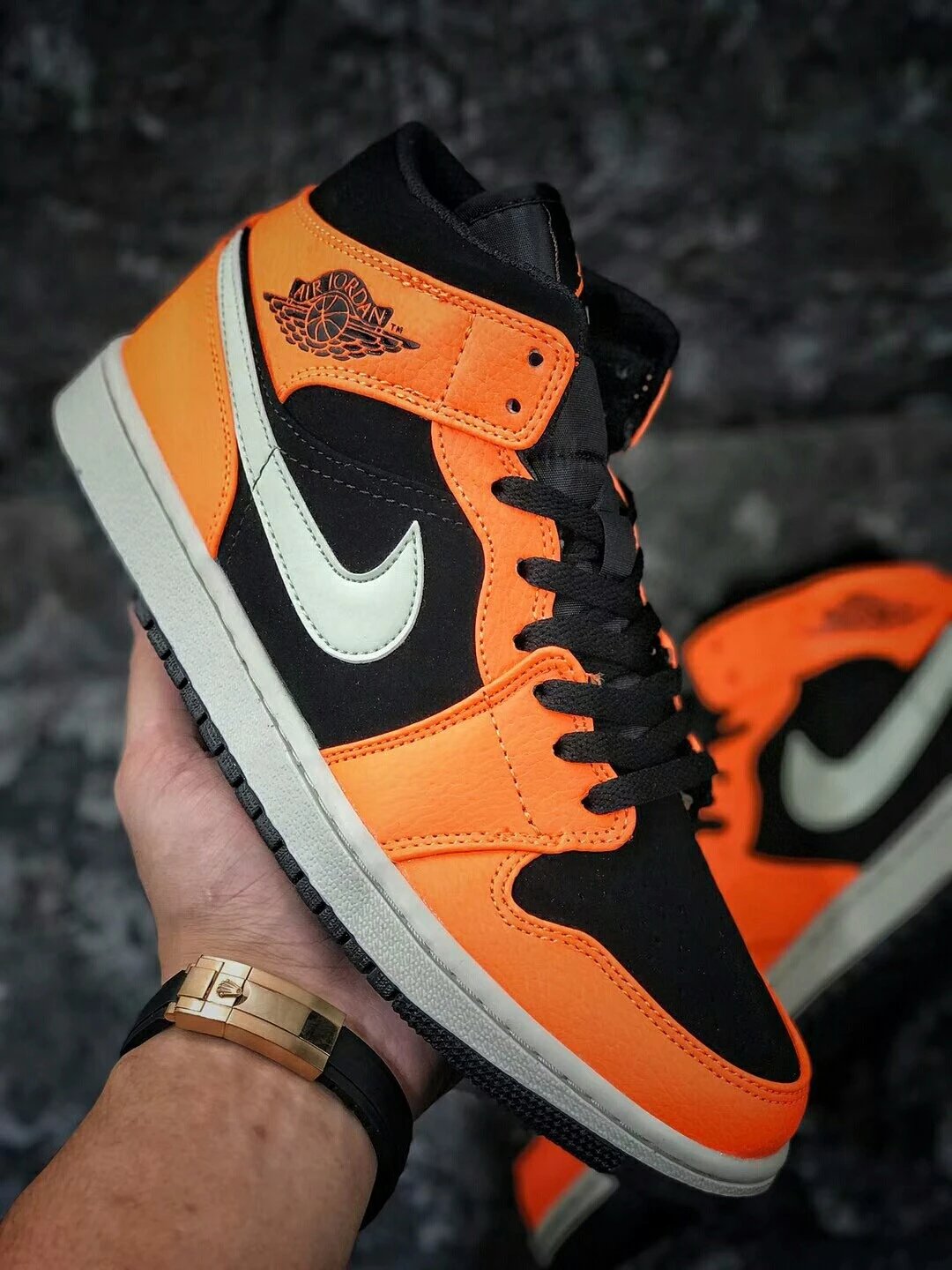 CC🗝N390370发 Air Jordan AJ1 Mid 黑橘 中帮系列 外贸性价比头层订单 独家私模达到47