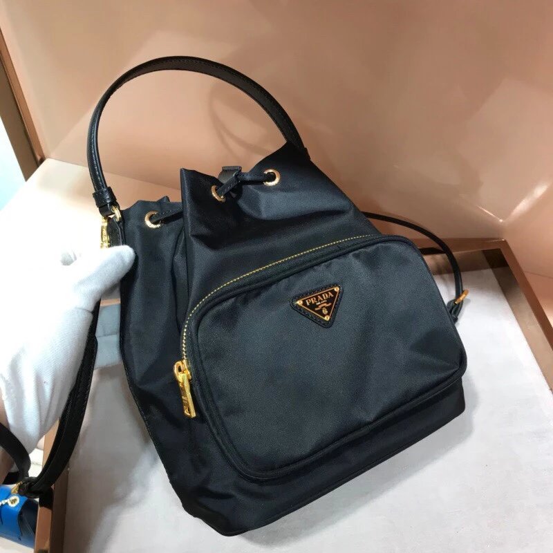 新款首发  原厂原皮  Prada Quilt 最新水桶包 1BH038 单肩手提斜挎包  尼龙布