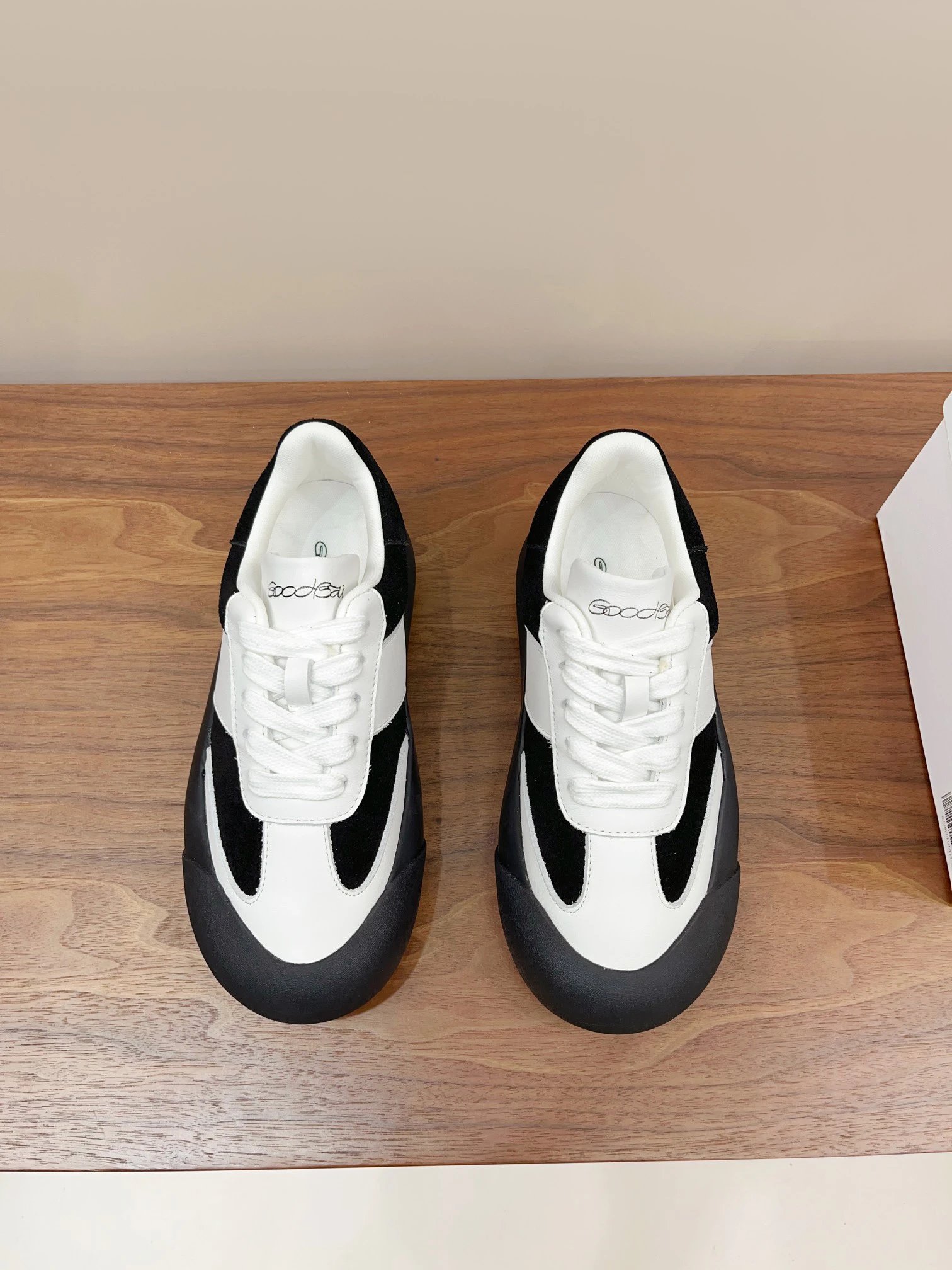 Gucci Black White Leather Sneakers Unisex Casual Shoes