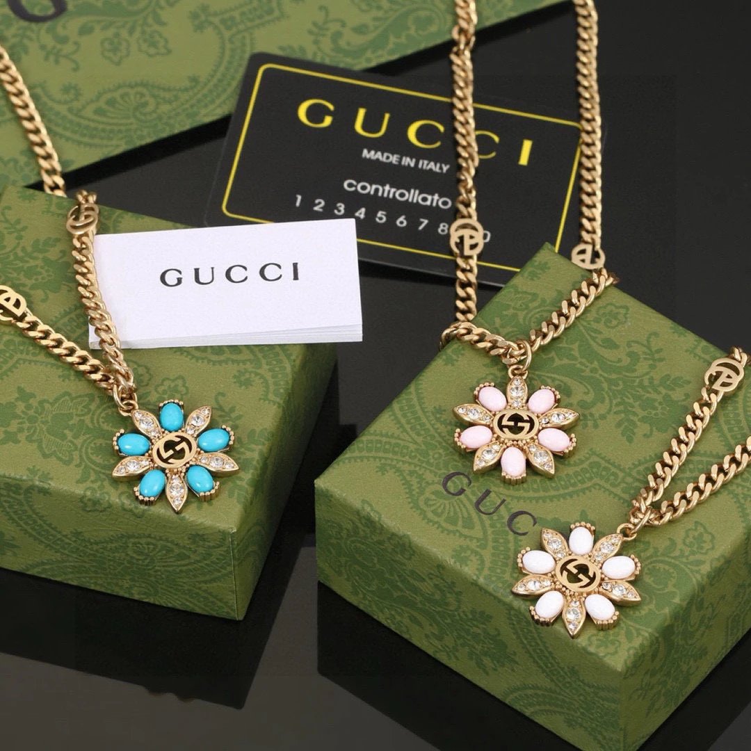 Gucci Gold Flower Pendant Necklace for Women Luxury Jewelry