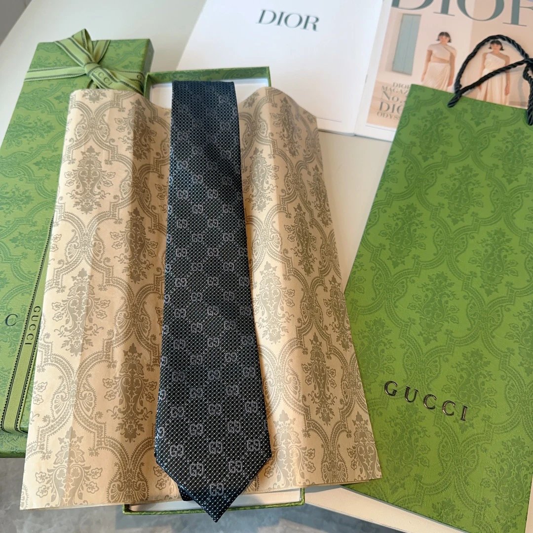 Gucci Men’s Black Silk Tie GG Pattern