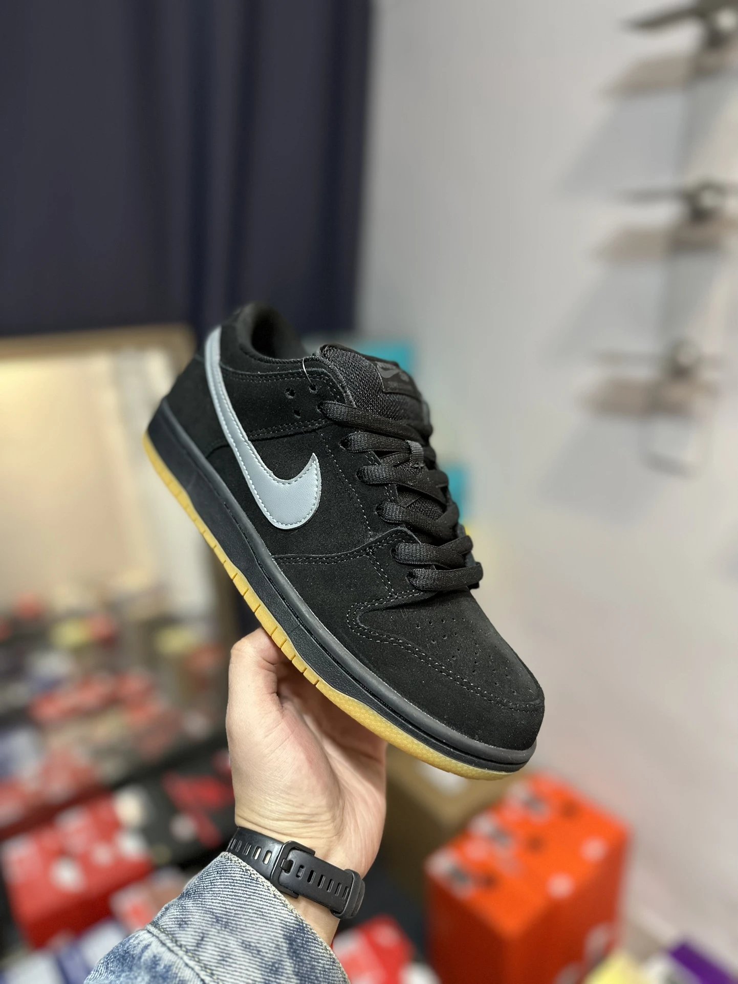 Nike Men’s Black Suede Low Top Skate Sneakers
