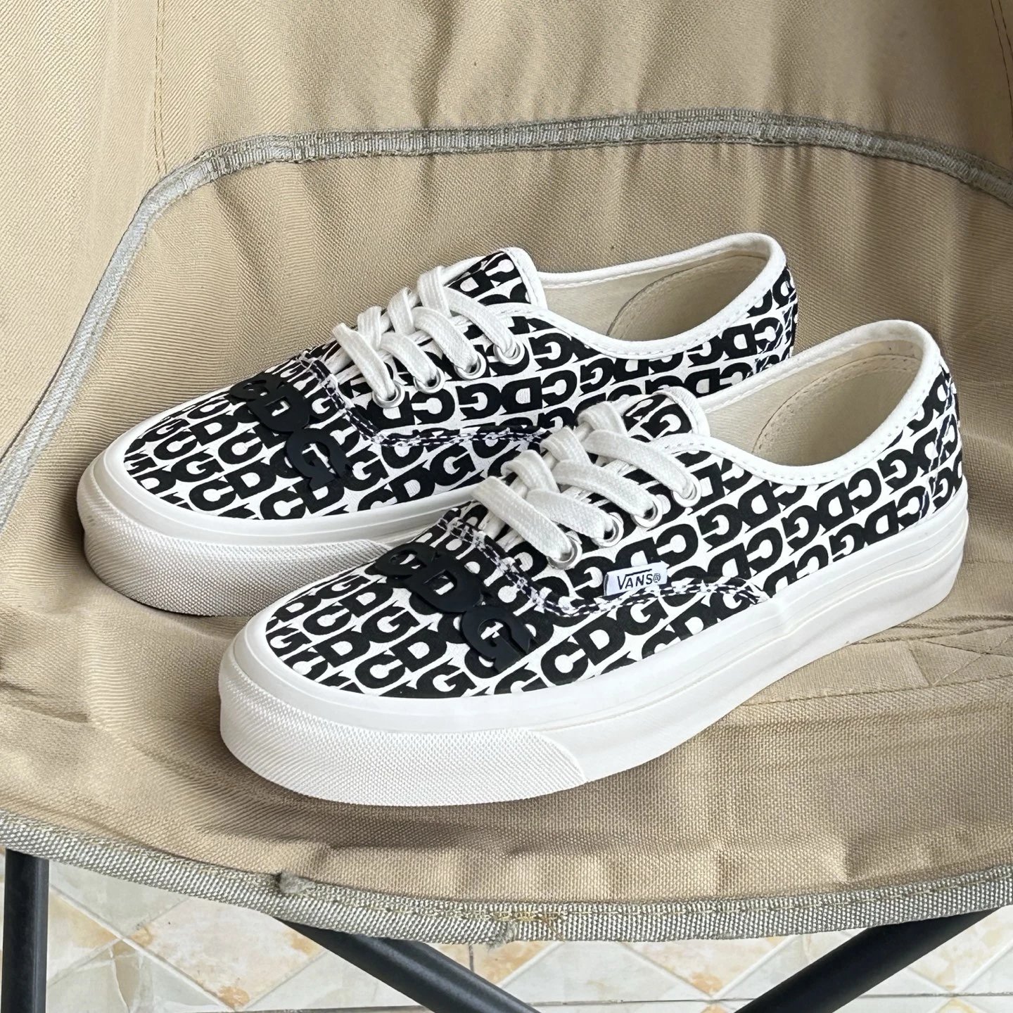Vans Unisex Canvas Sneakers Black White Graphic Shoes