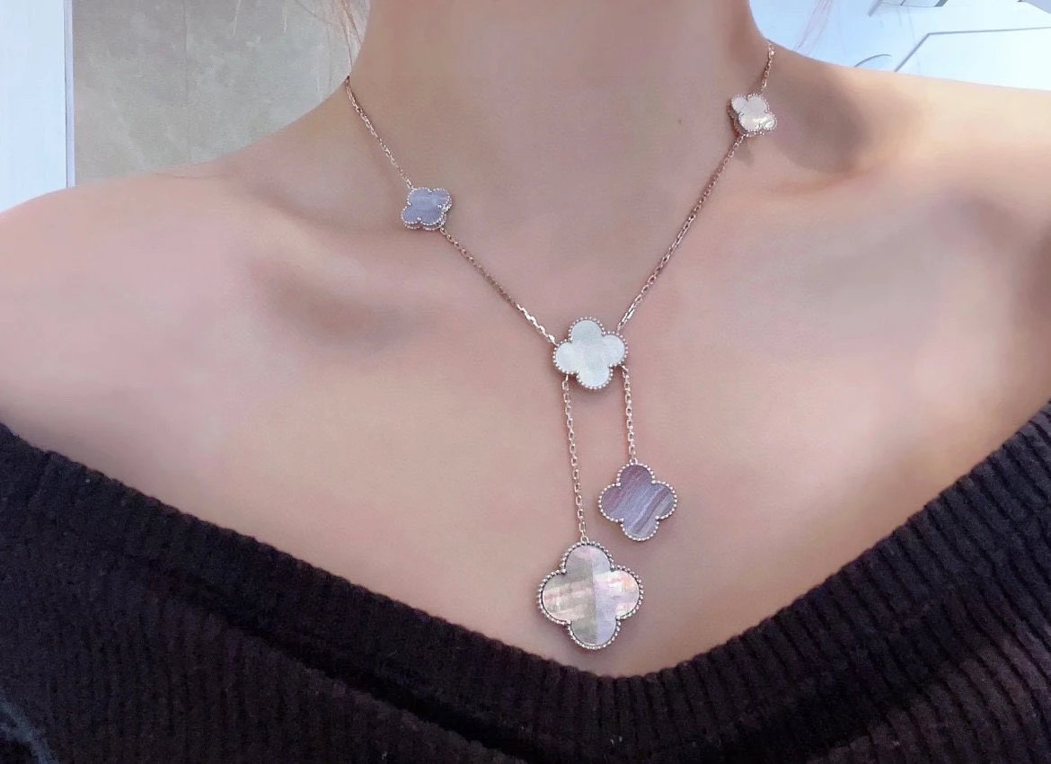 Van Cleef Arpels Clover Mother Pearl Gold Necklace
