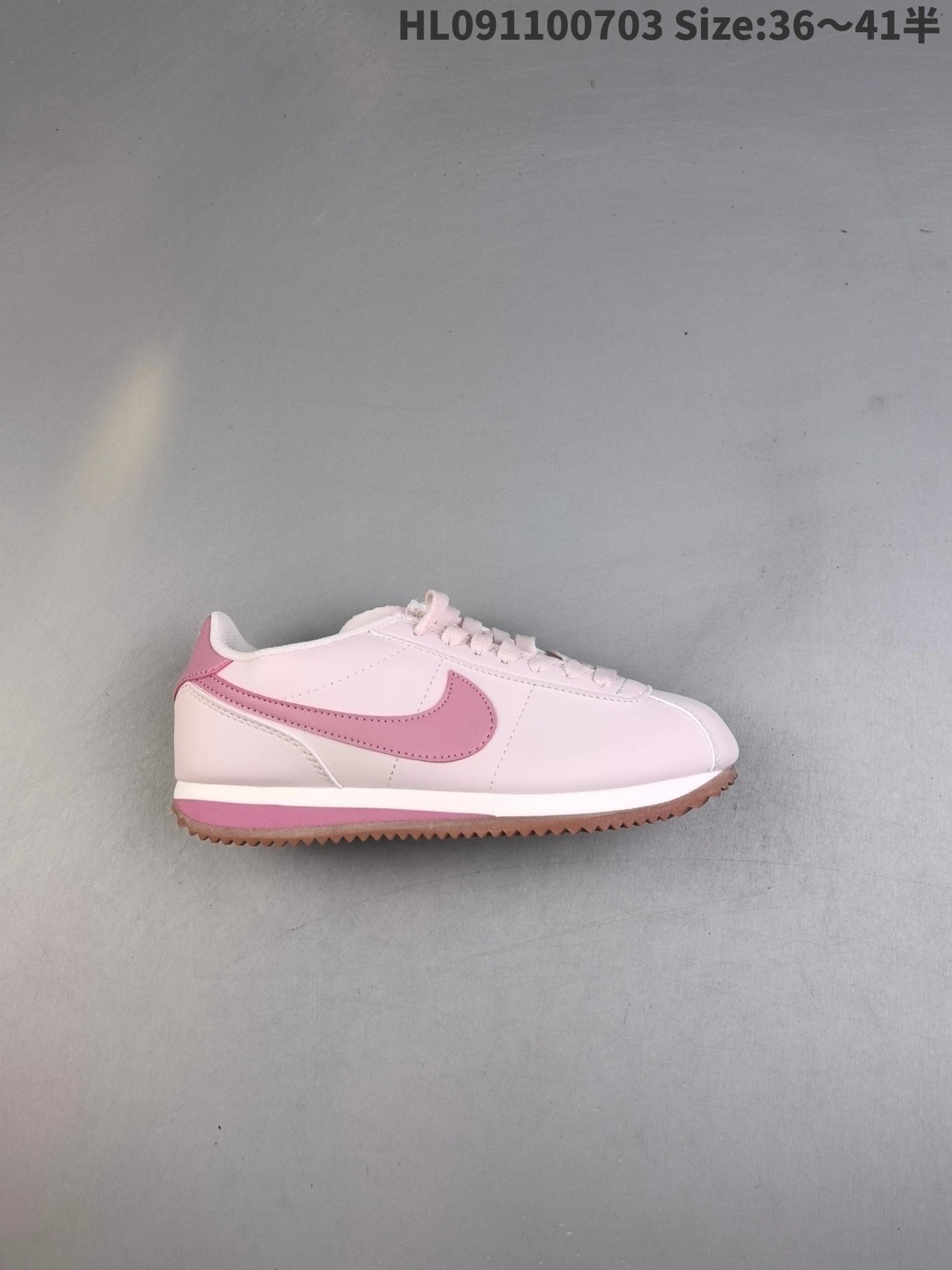 Nike Women’s Pink Retro Running Sneakers HL091100703