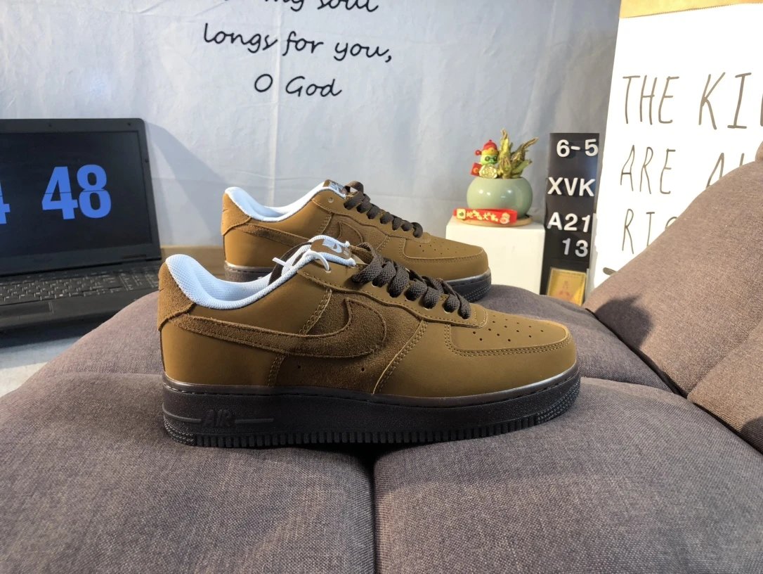 Nike Men’s Brown Suede Low Top Casual Sneakers