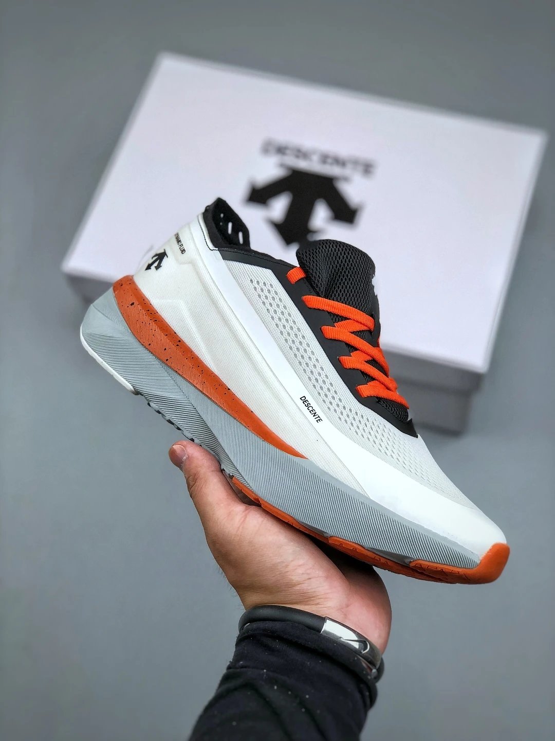 DESCENTE Men’s Orange White Lightweight Running Shoes