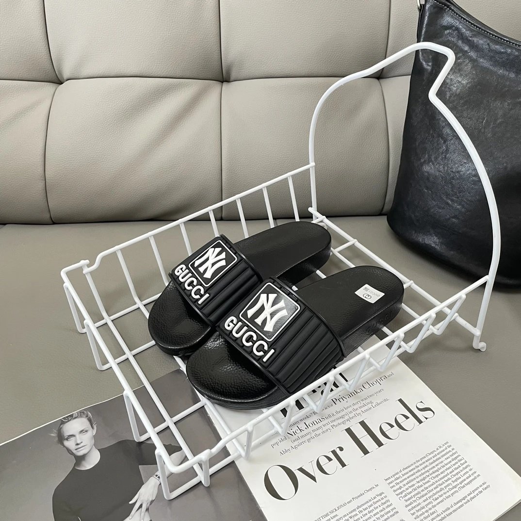 Gucci Black NY Logo Slide Sandals Unisex