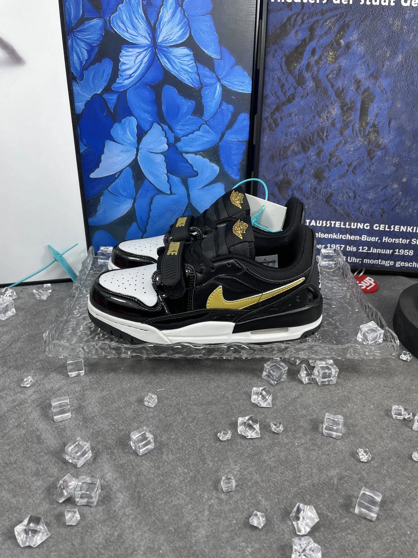 Nike Black Gold Low‑Top Sneakers Shoes