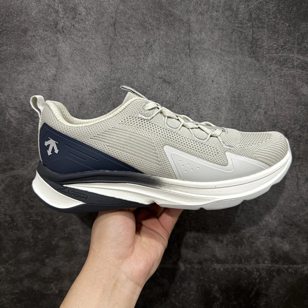 Descente Lightweight Mesh Running Shoes for Men Women