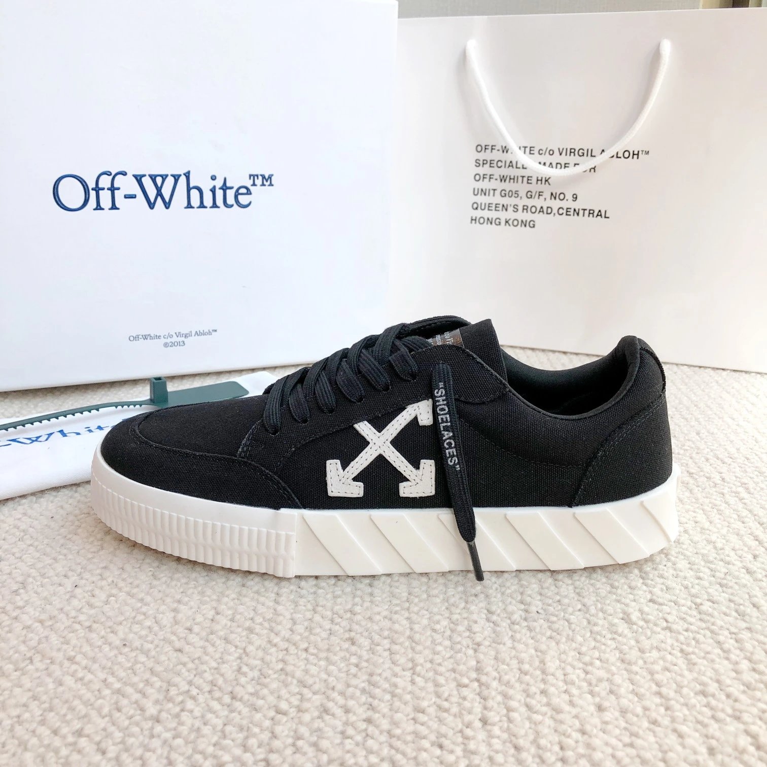 Off-White Arrow Logo Black Canvas Casual Sneakers