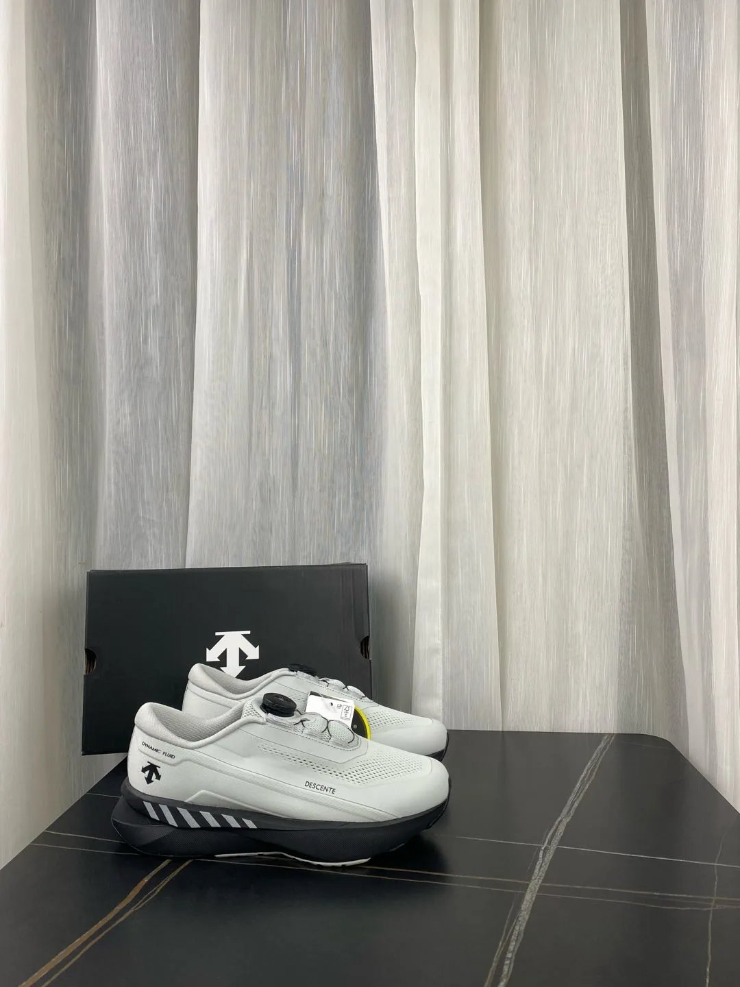 DESCENTE Men’s Lightweight White Running Shoes