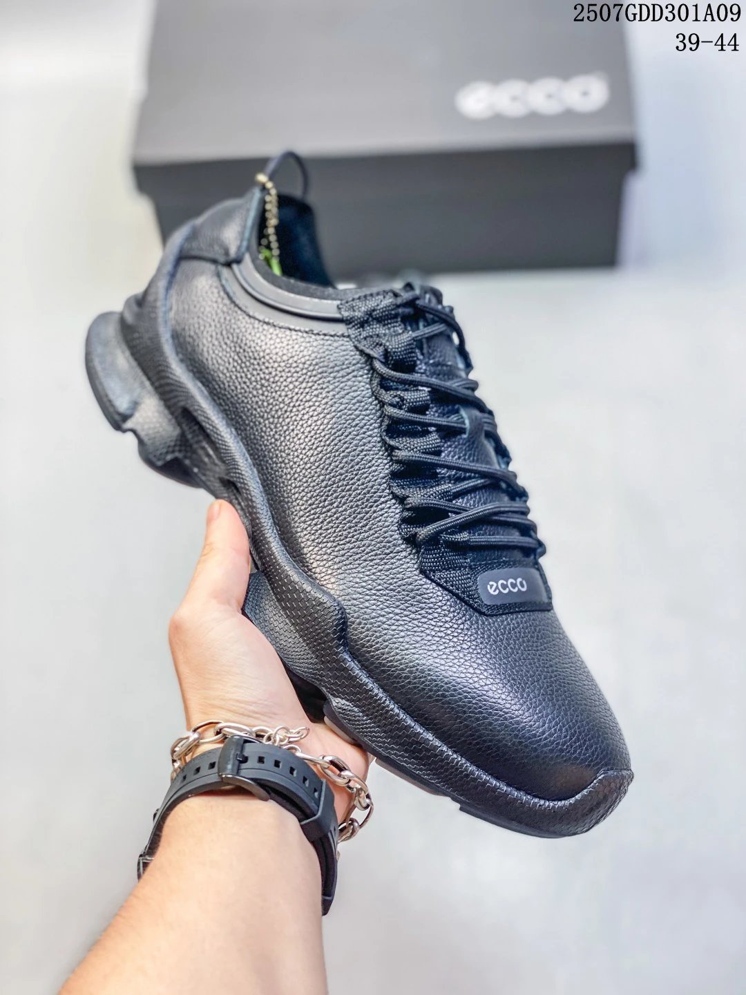 ECCO Men’s Black Leather Casual Walking Sneakers