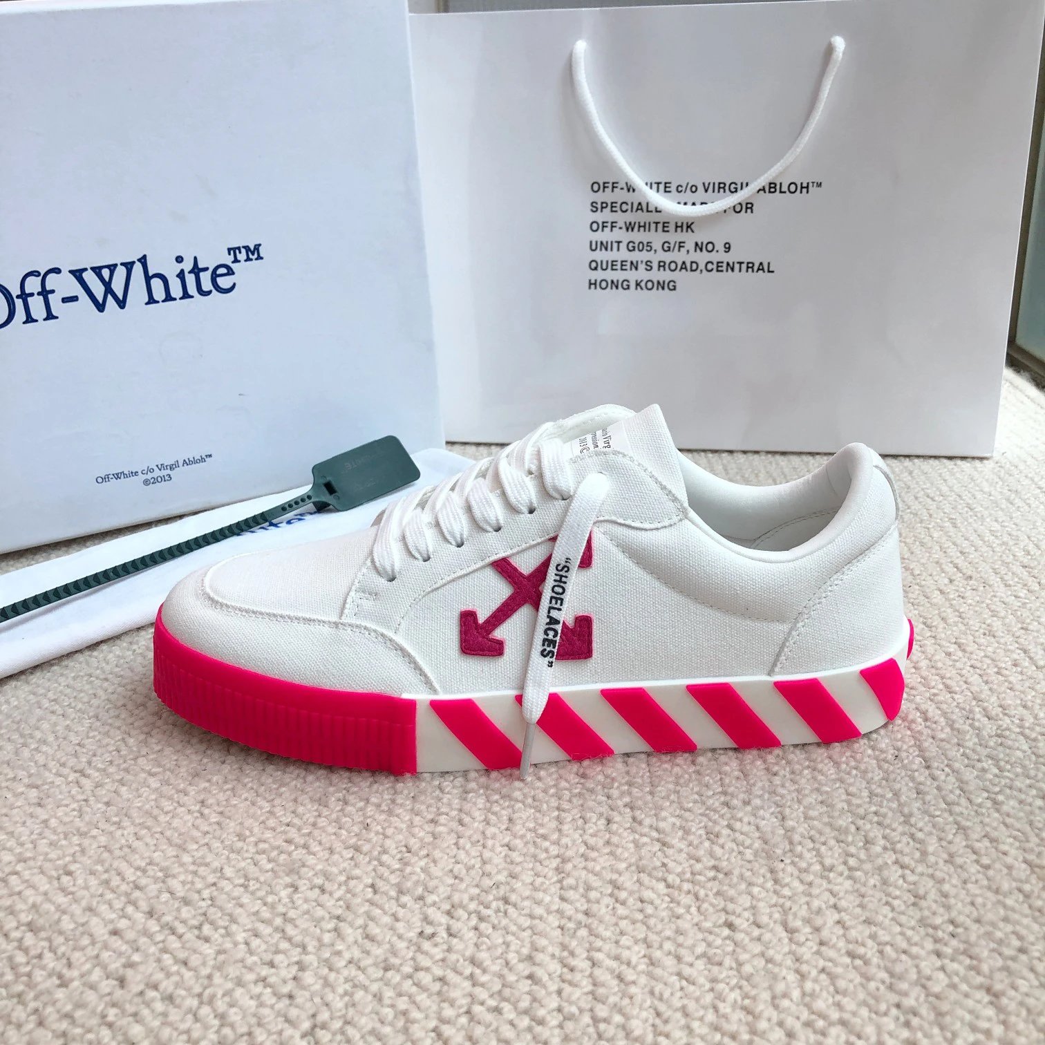 Off-White Women’s Vulcanized Pink White Arrow Sneakers