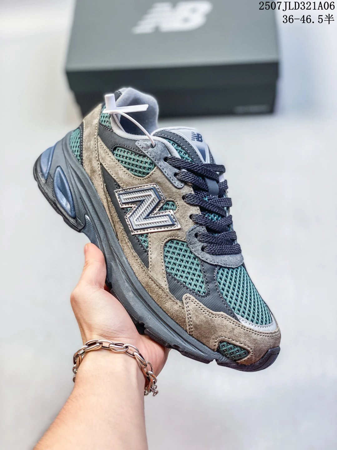 New Balance Men’s Retro Mesh Suede Running Shoes
