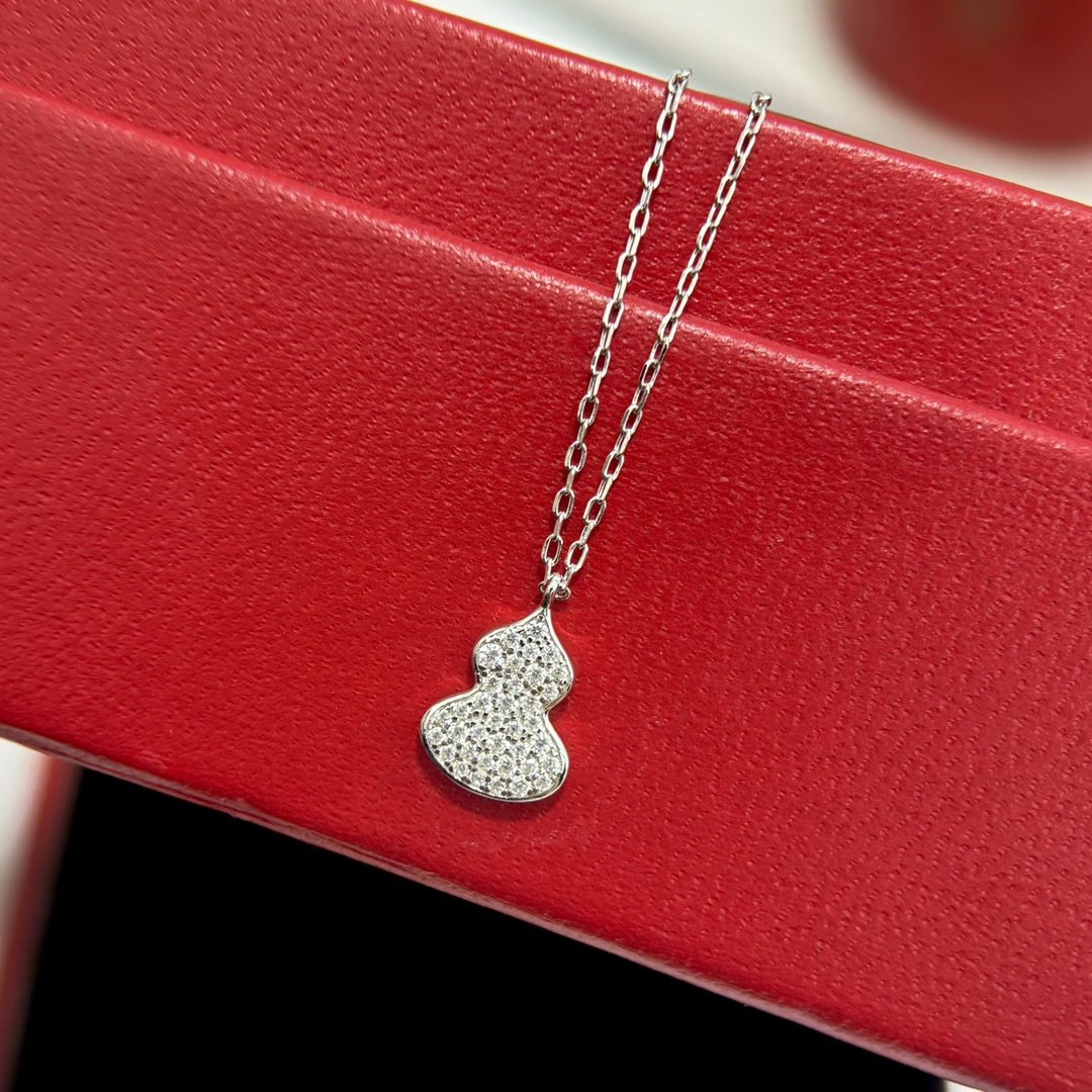 Qeelin Diamond Gourd Pendant Necklace White Gold Jewelry