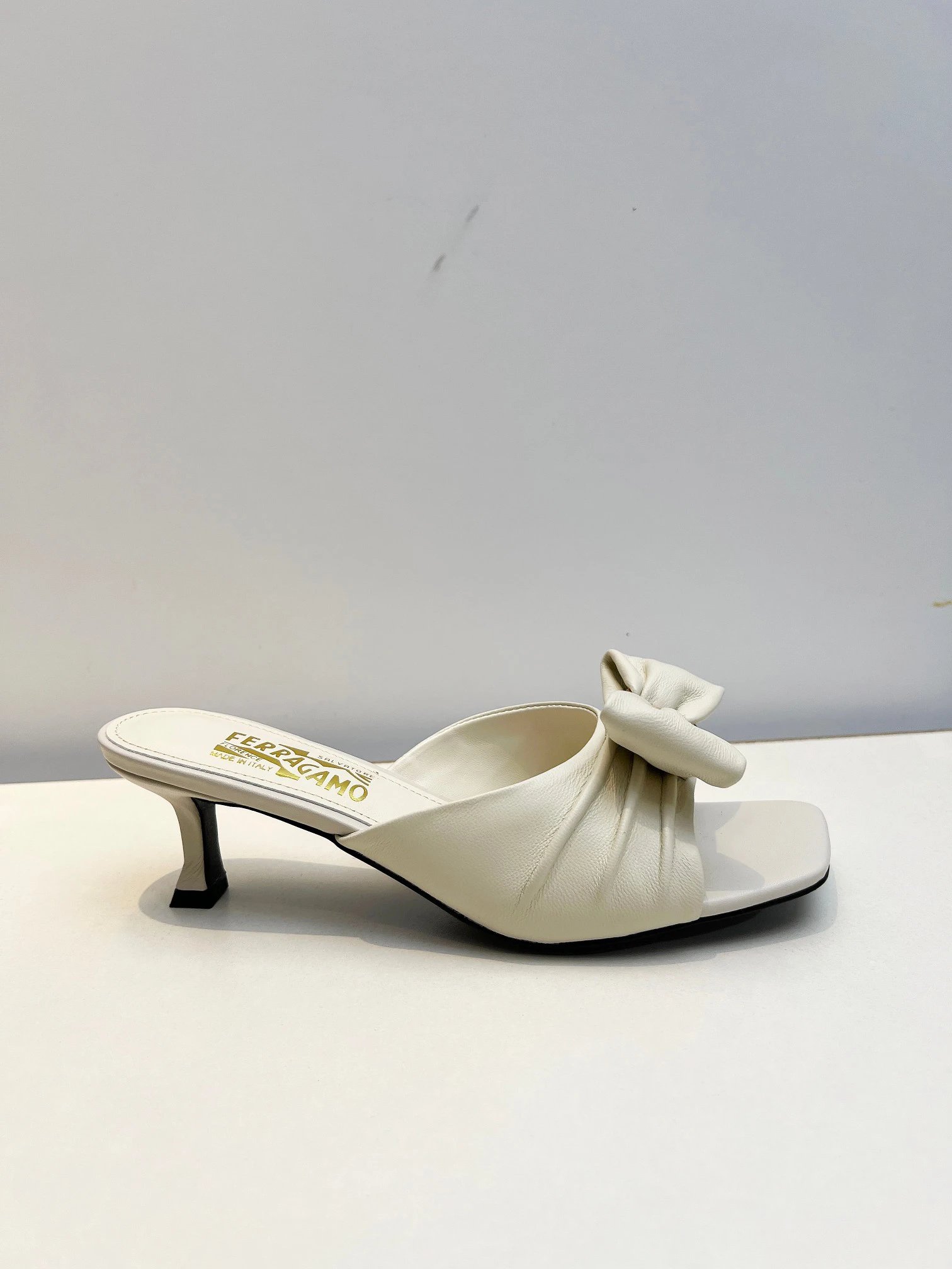 Ferragamo White Leather Bow Heeled Mules Women Shoes