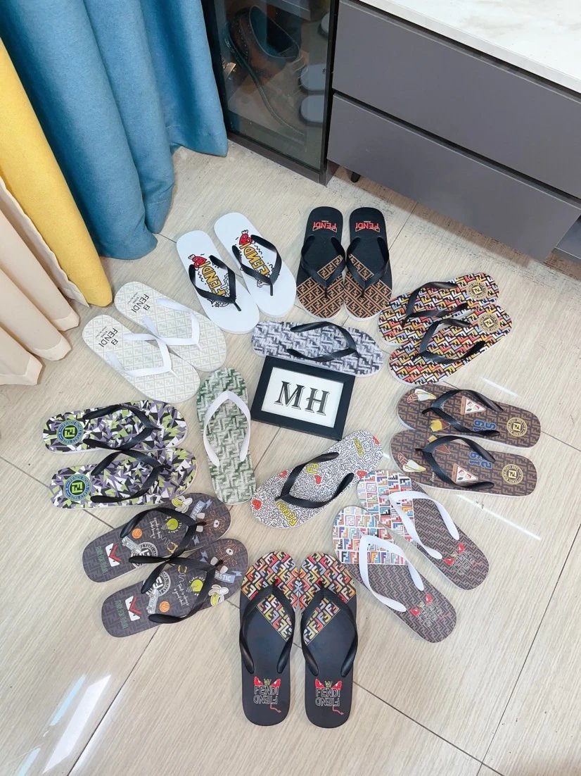 Fendi Flip Flops Summer Beach Sandals for Men Women