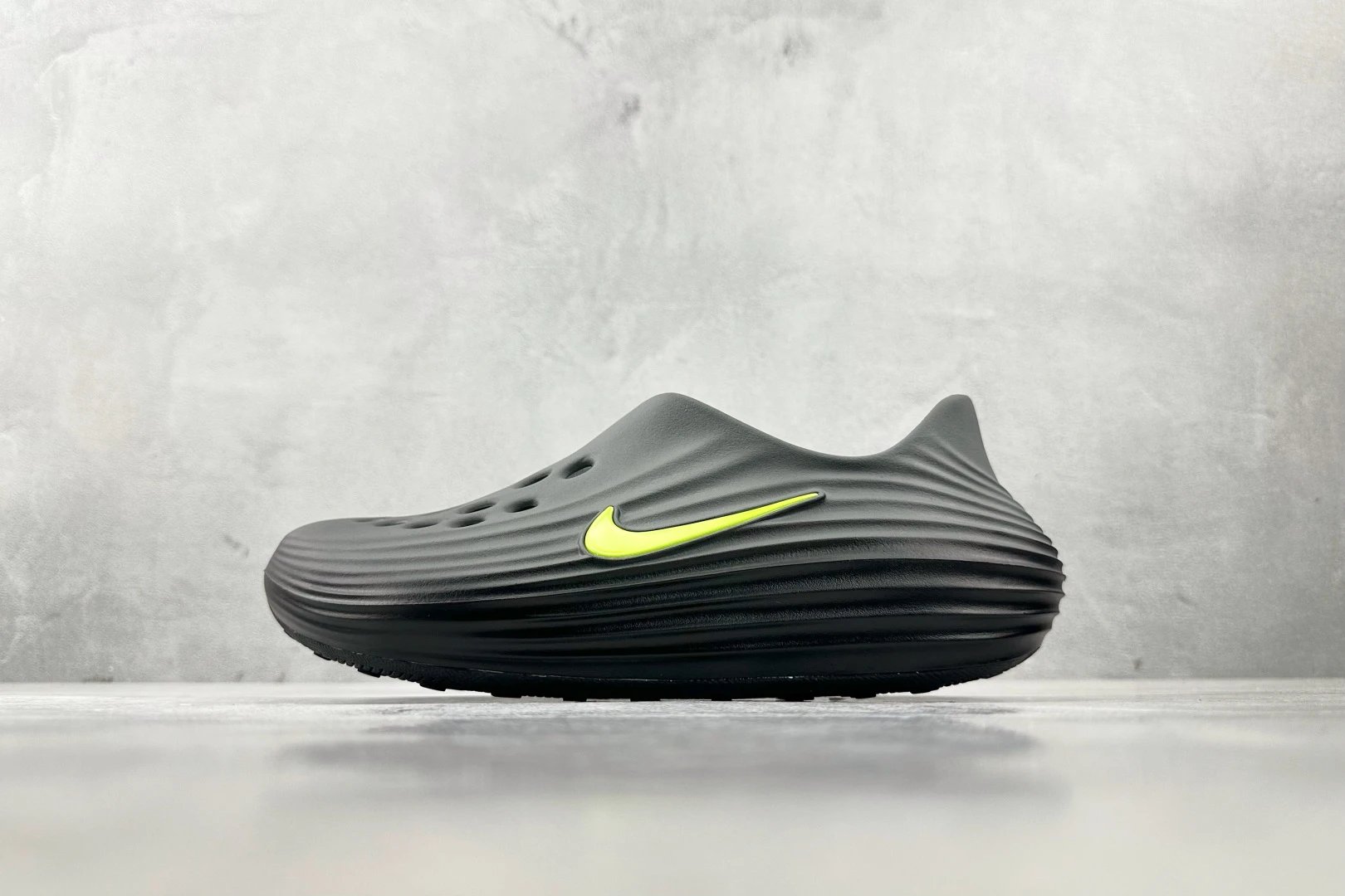 Nike Men’s Black Foam Slip-On Clog Shoes Lightweight Comfort