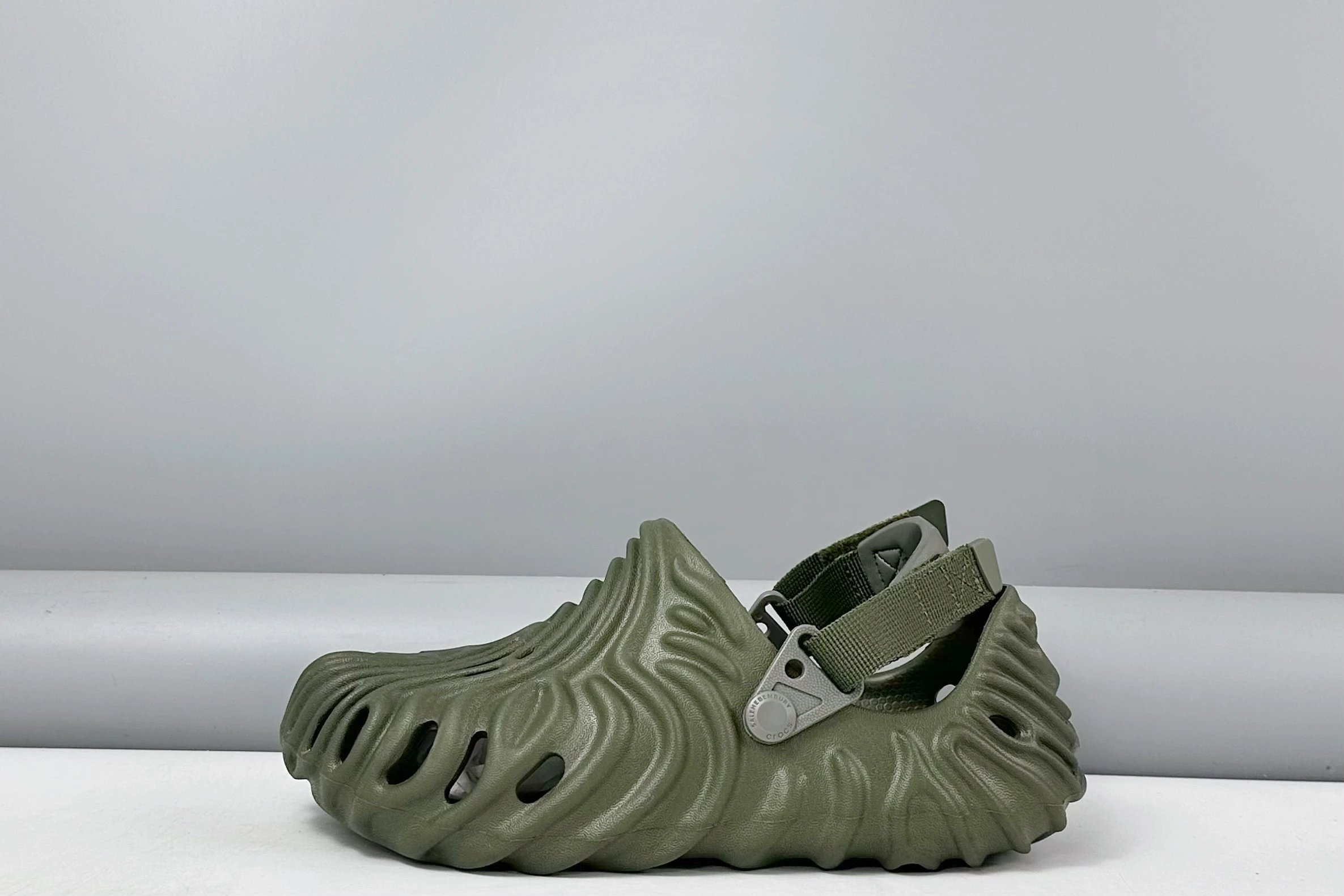 Crocs Wave Clogs Army Green Men’s Slip-On Shoes