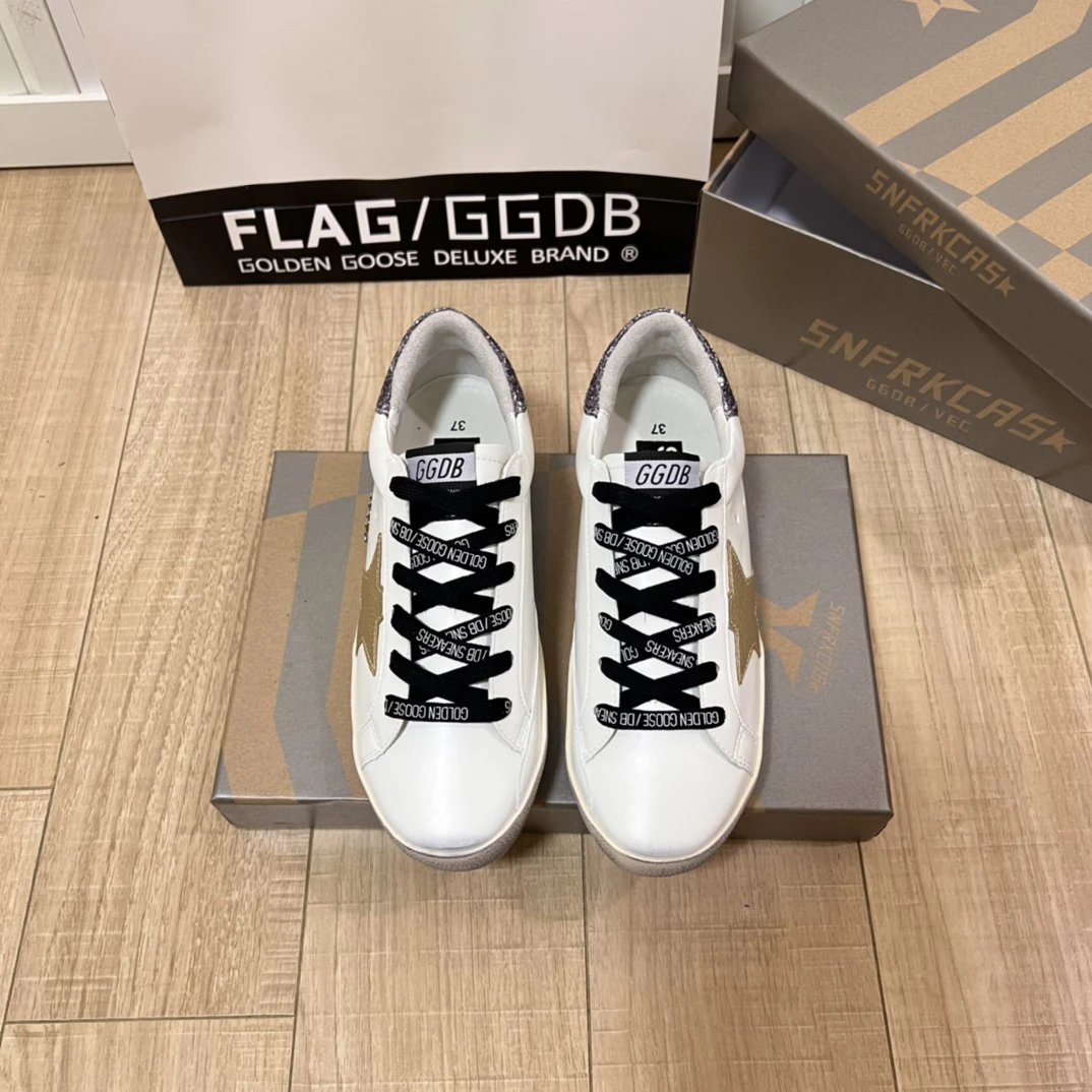 Golden Goose Star Leather Women’s Casual Sneakers