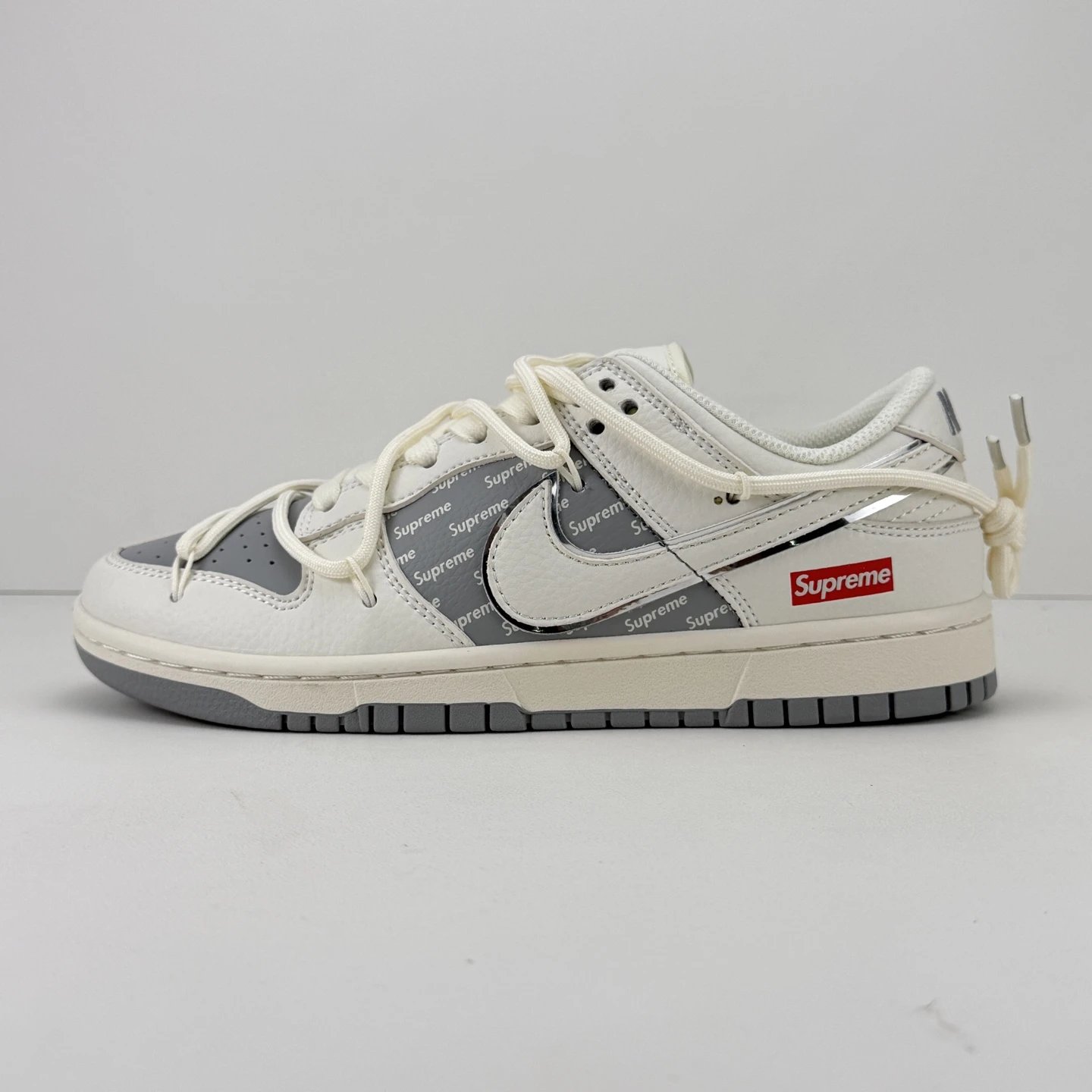 Nike Supreme Low-Top Gray White Leather Sneakers